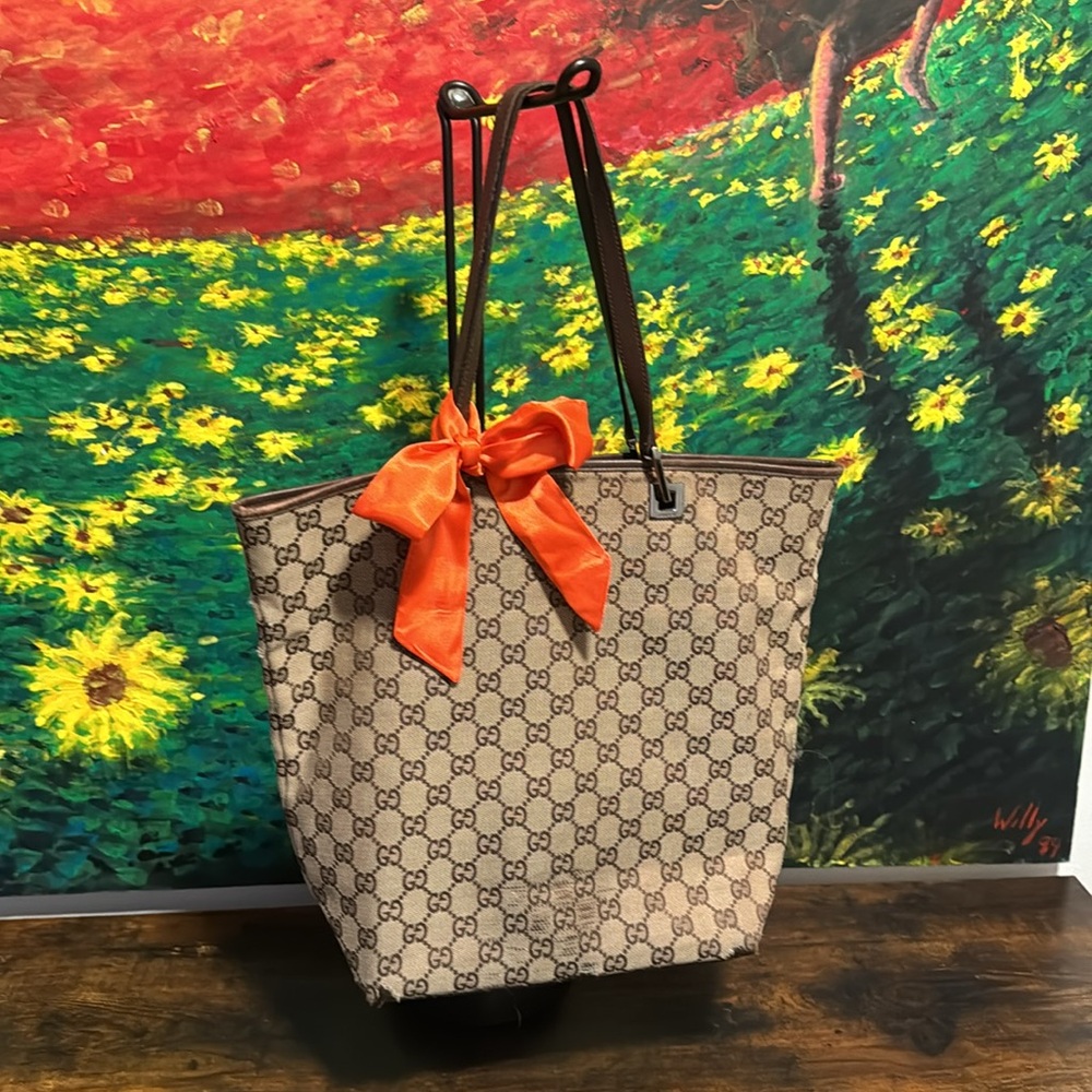 Authentic Gucci GG Supreme Tote Bag 31243 - Luxury Handbag